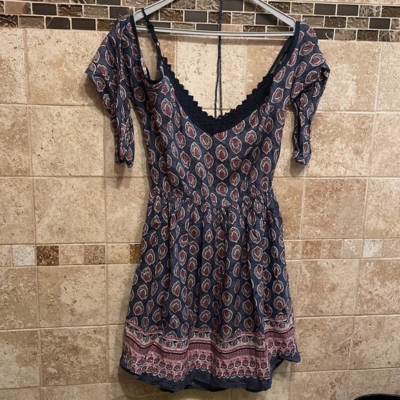 BAND of Gypsies Cold Shoulder Mini Dress size small NWOTS - Picture 3 of 7